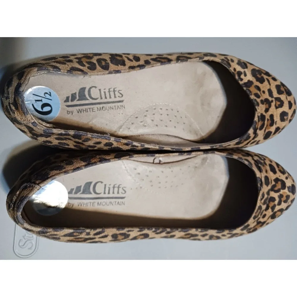 Cliffs by White Mountain Clara Leopard Print Loafer Ballet‎ Flats, Size 6.5